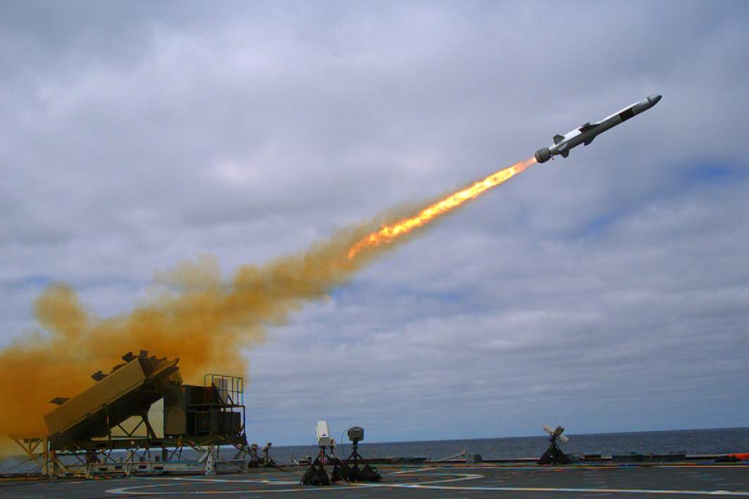 Пуск норвежской противокорабельной ракеты Naval Strike Missile