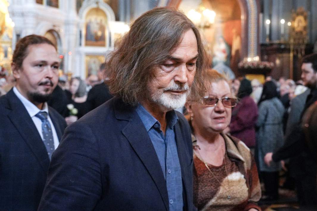 Художник Никас Сафронов на церемонии прощания со скульптором Зурабом Церетели в храме Христа Спасителя