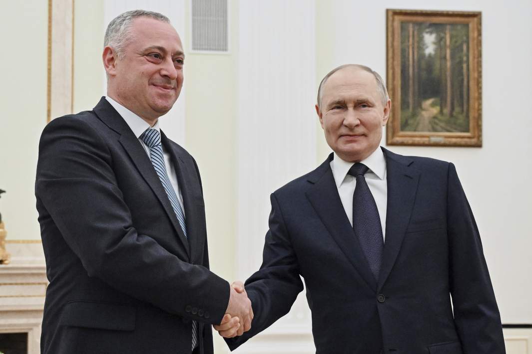 Президент России Владимир Путин и президент Абхазии Бадра Гунба