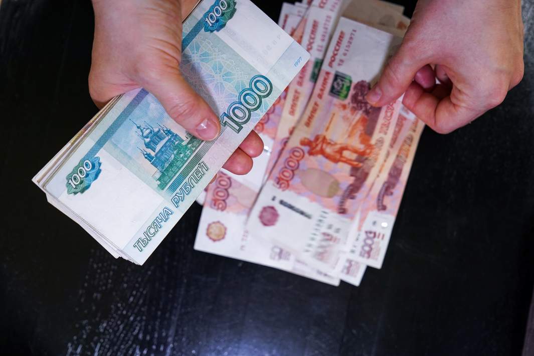 Денежные купюры рубли