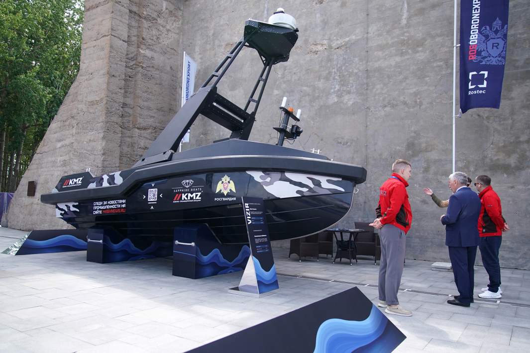 Безэкипажный катер «Визир» на международном военно-морском салоне «Флот-2024»