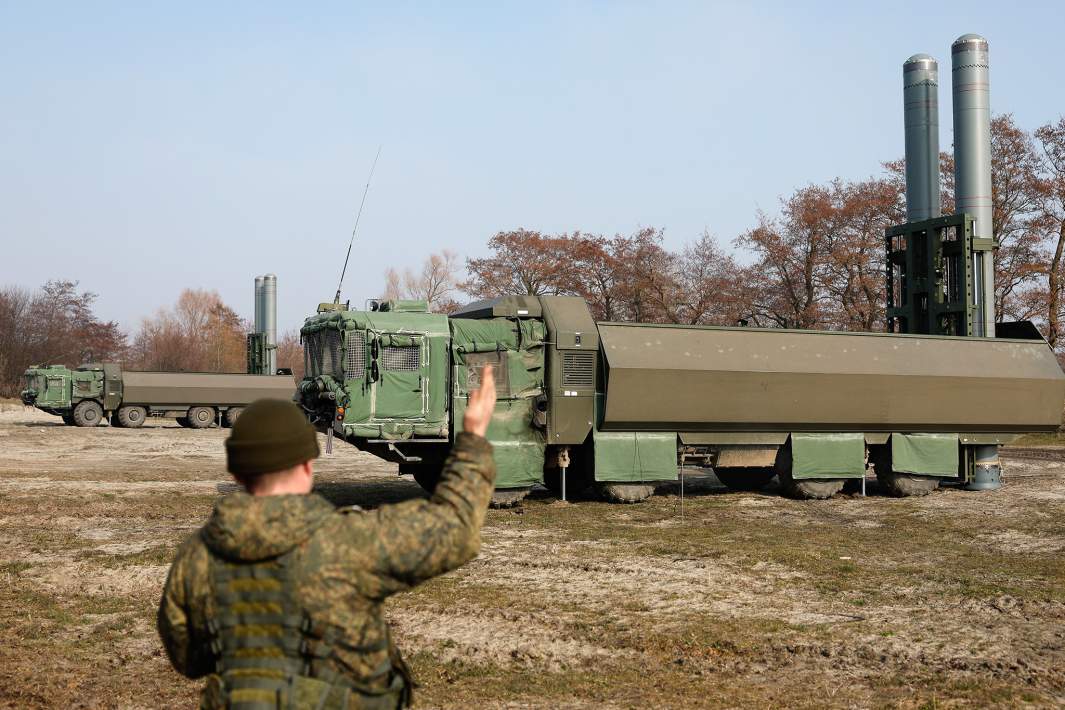 Береговые ракетные комплексы «Бастион» во время тренировки по нанесению ракетного удара по кораблям условного противника в Калининградской области