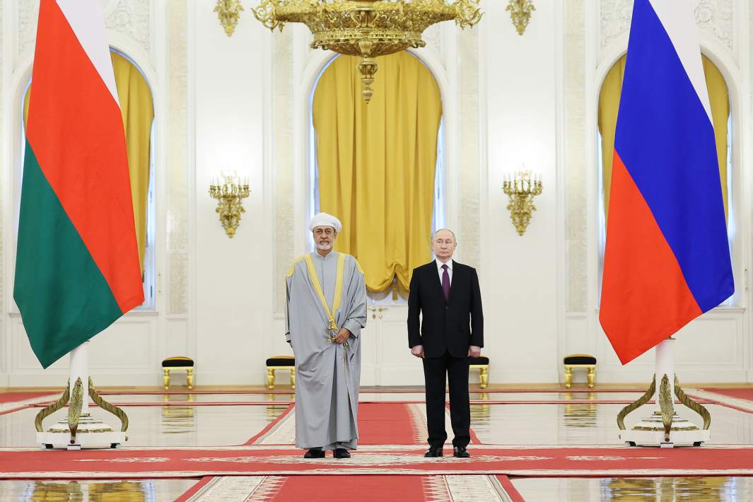 Президент РФ Владимир Путин и султан Омана Хейсам бен Тарек Аль Саид во время встречи в Москве