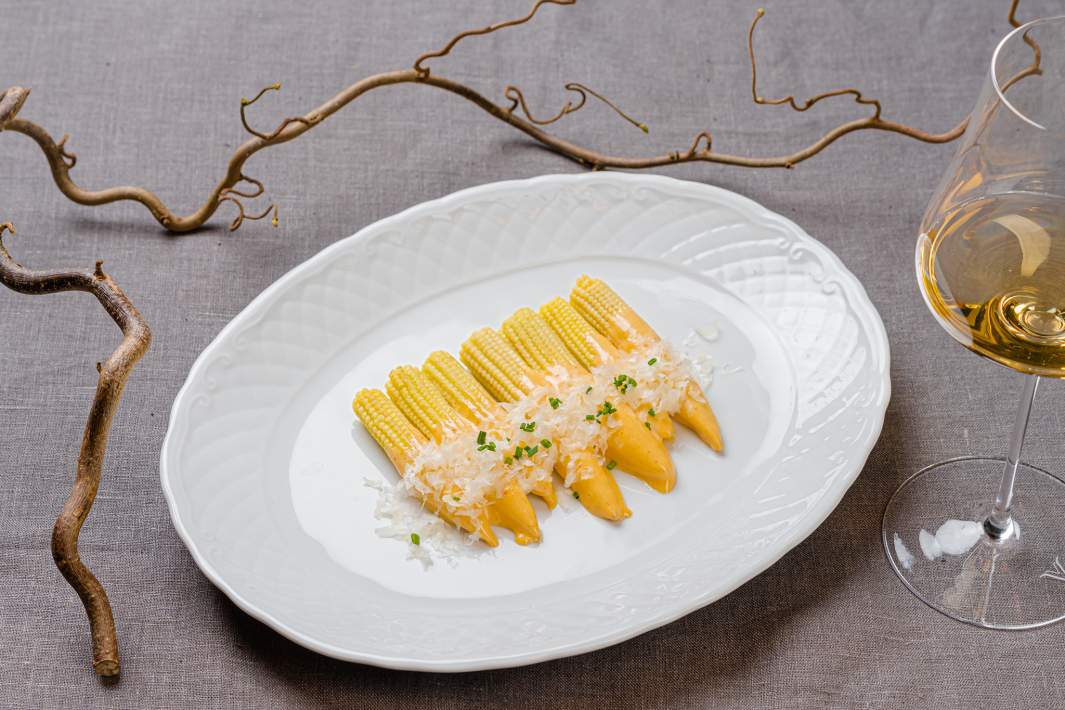 Кукурузки элоте с айоли и пекорино