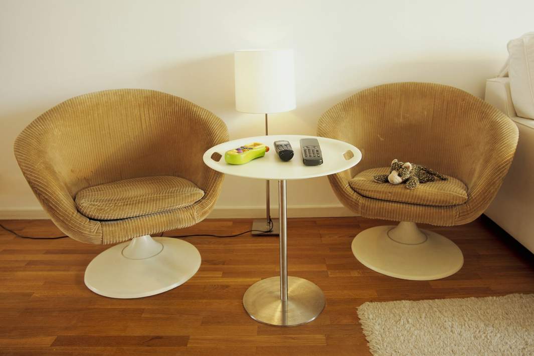 Бежевые кресла