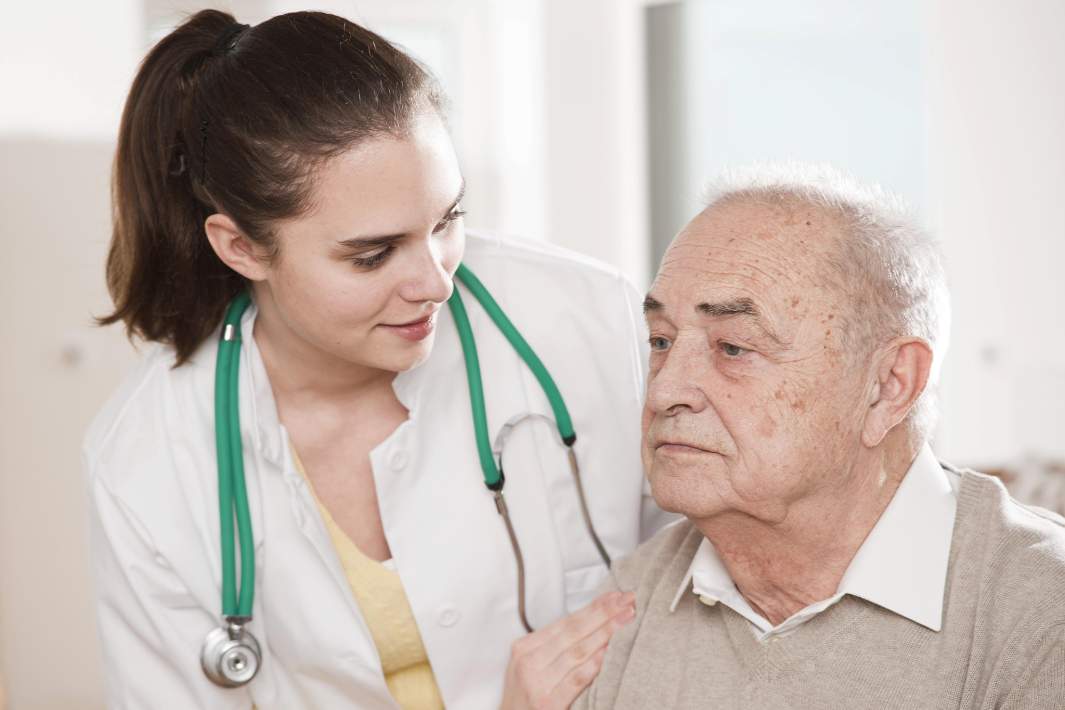 Пенсионер на приеме у врача