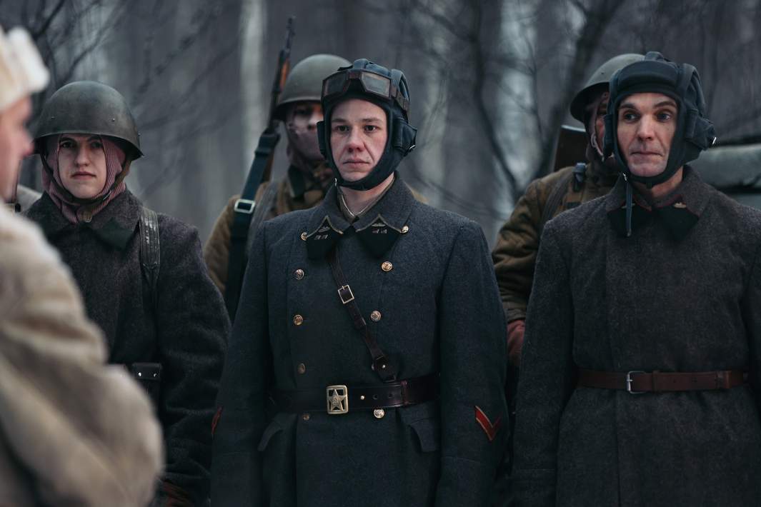 Кадр со съемок сериала «Солдатская мать»