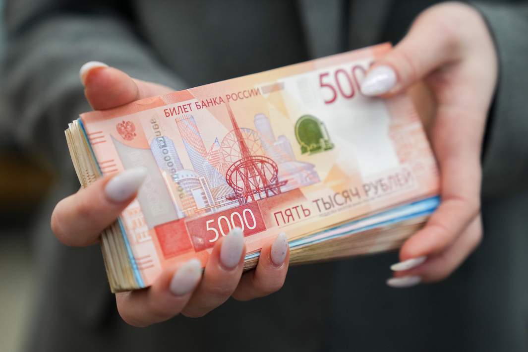 Денежные купюры рубли