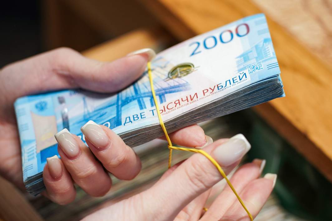Банкноты номиналом две тысячи рублей