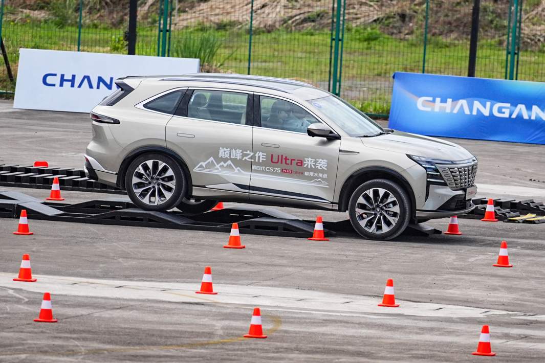 Changan CS75 Plus для России обзаведется традиционными дверными ручками