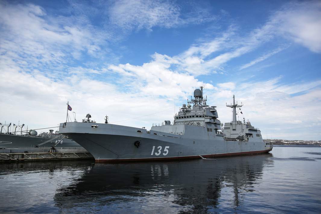 Большой десантный корабль проекта 11711 «Иван Грен» на причале главной базы Северного флота в Североморске