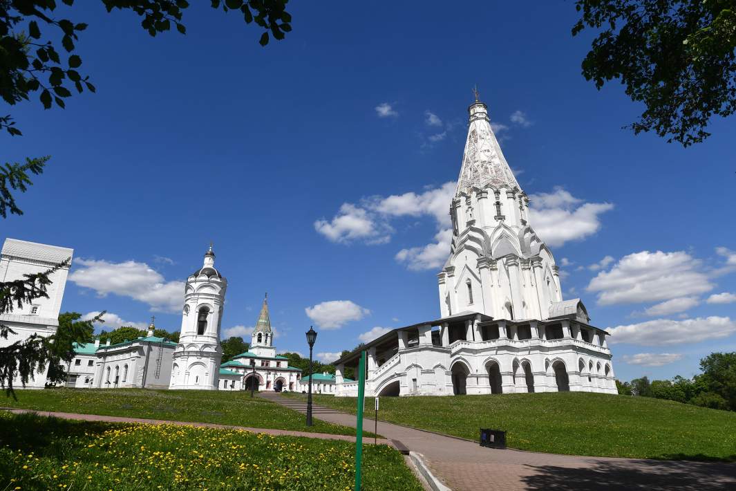 Церковь Вознесения Господня в Коломенском парке в Москве