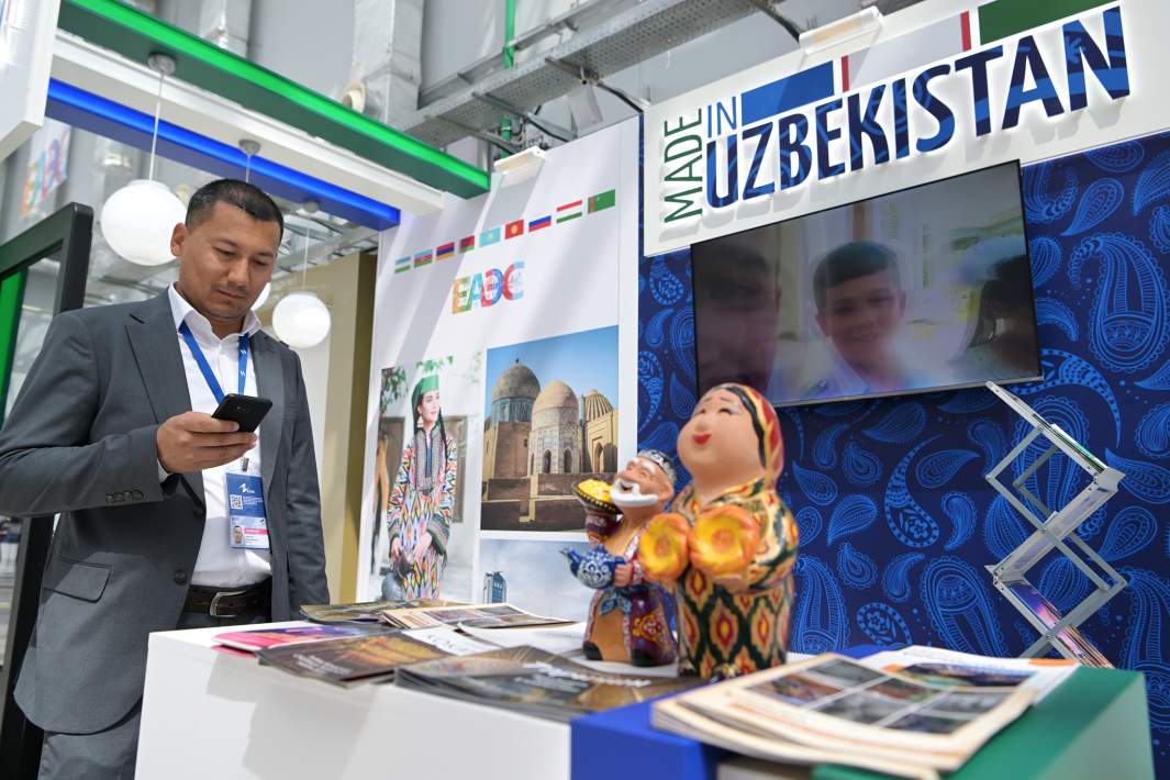 Стенд Узбекистана на выставке Евразийского экономического форума