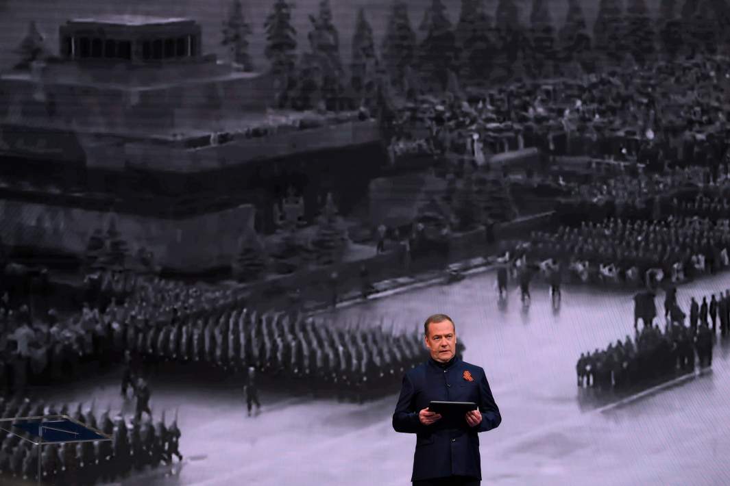 Знание. Первые