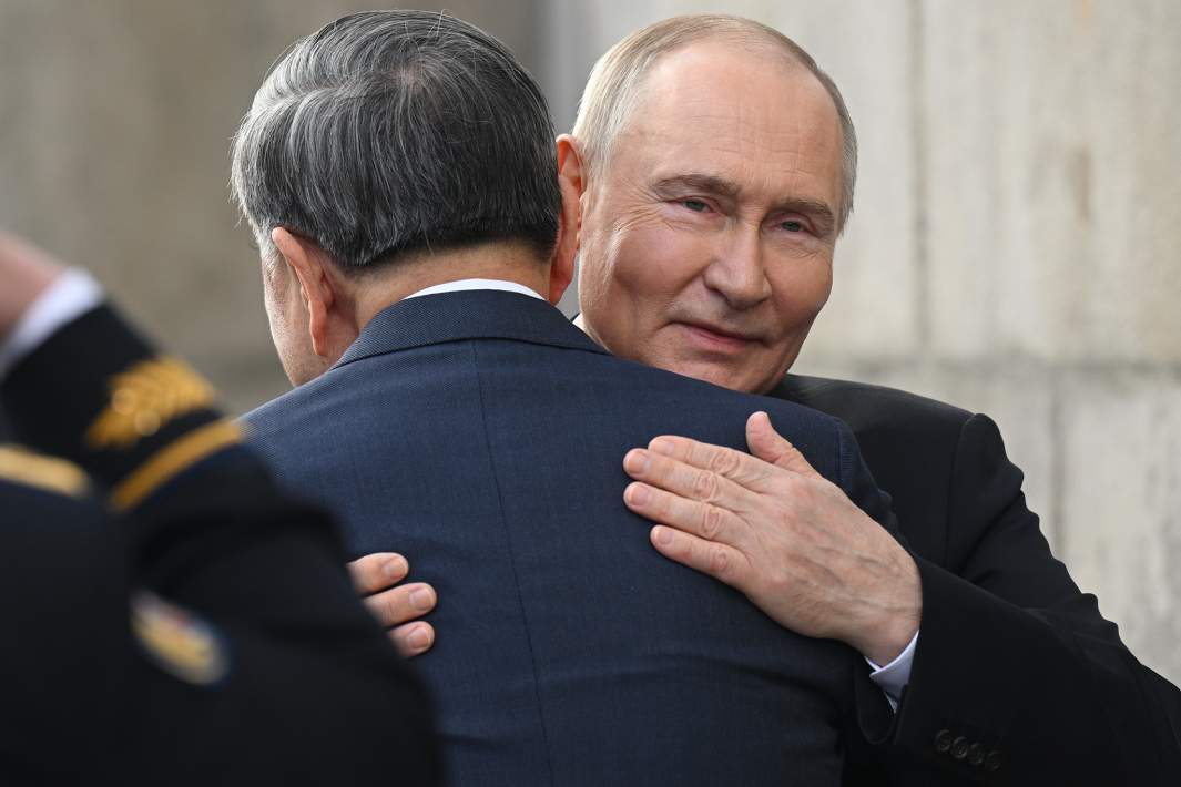 Путин и То Лам 