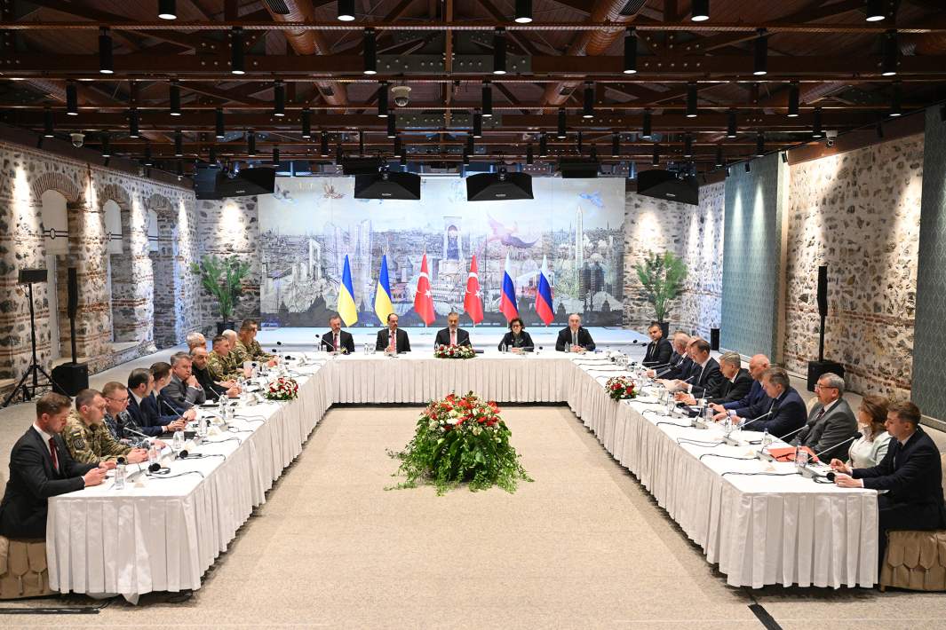Переговоры между делегациями России и Украины в Стамбуле