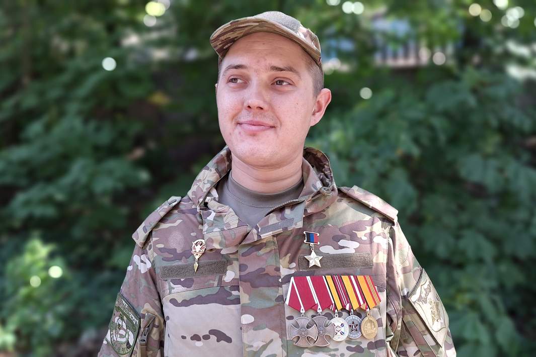 Командир танка с позывным Дёз из 1-й Славянской бригады