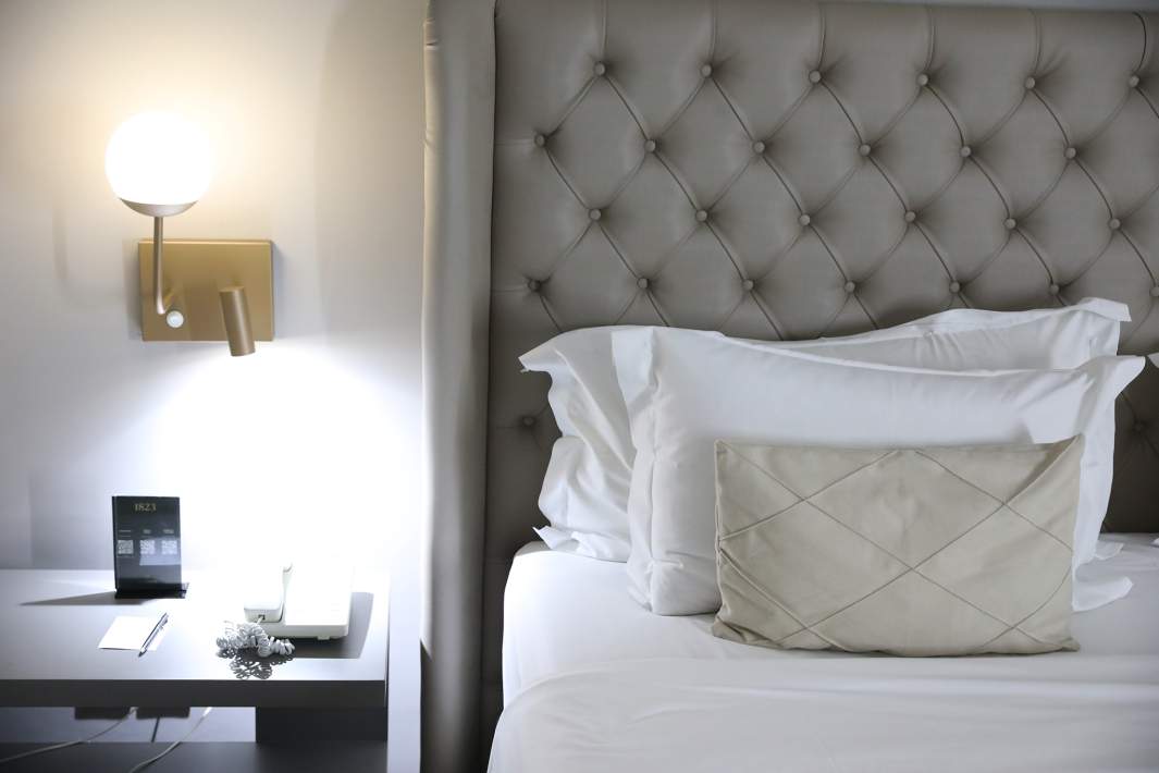 Кровать в отеле