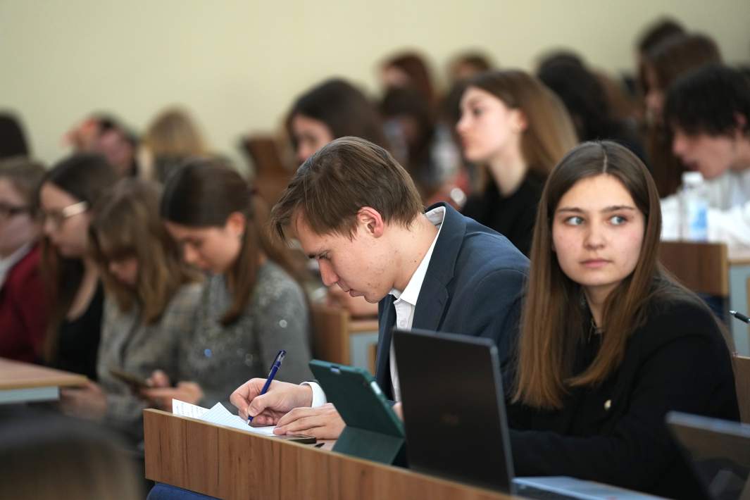 Студенты на занятиях