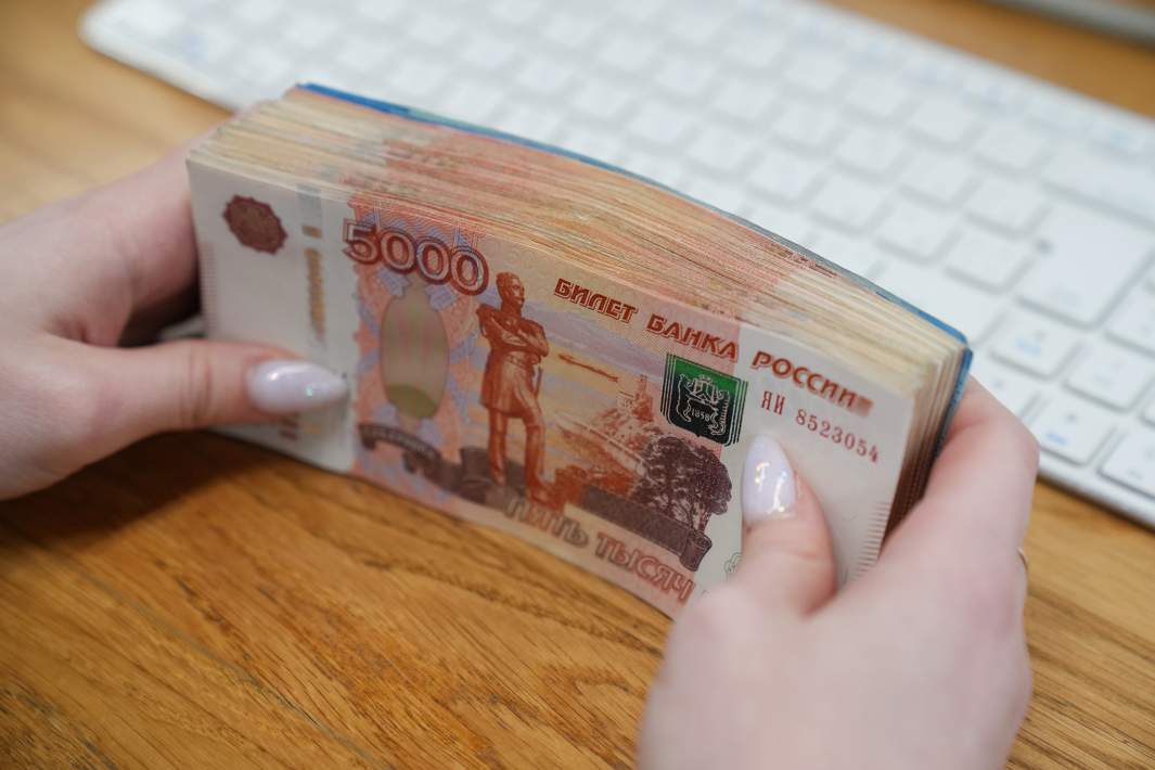 Денежные купюры рубли