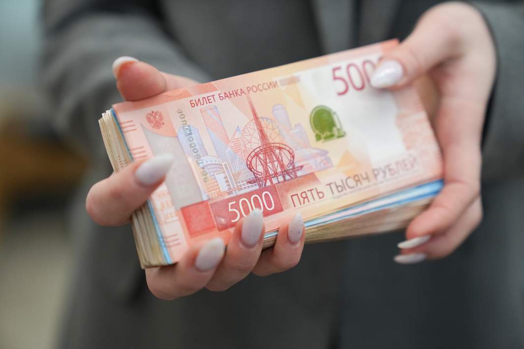 Денежные купюры рубли