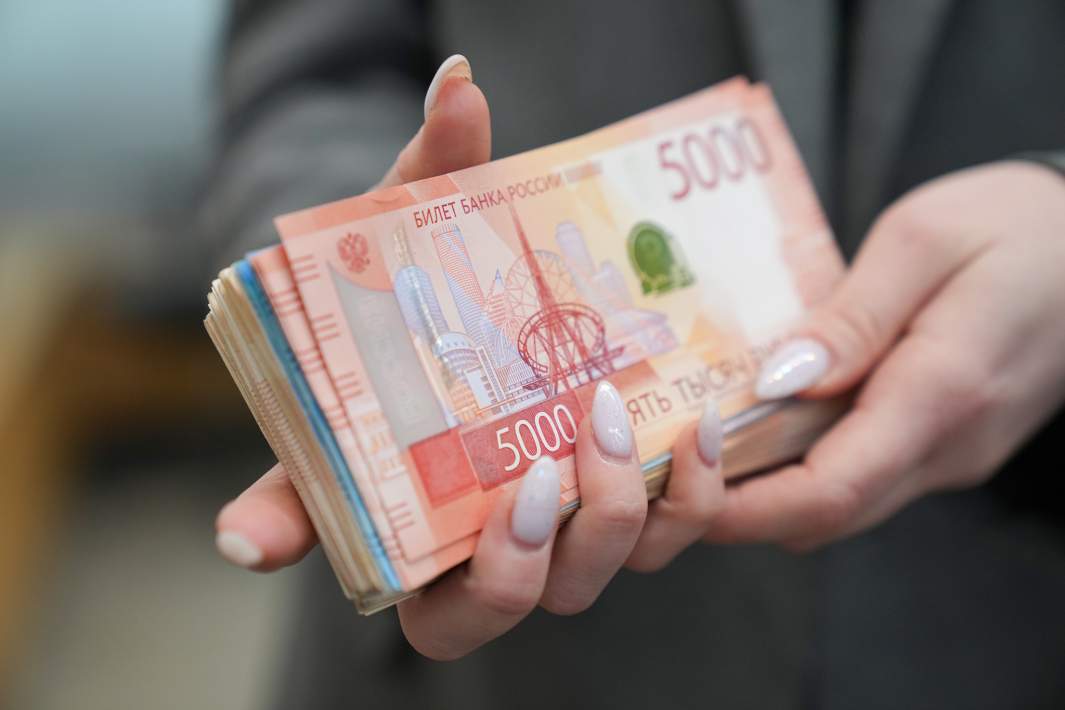 Денежные купюры рубли