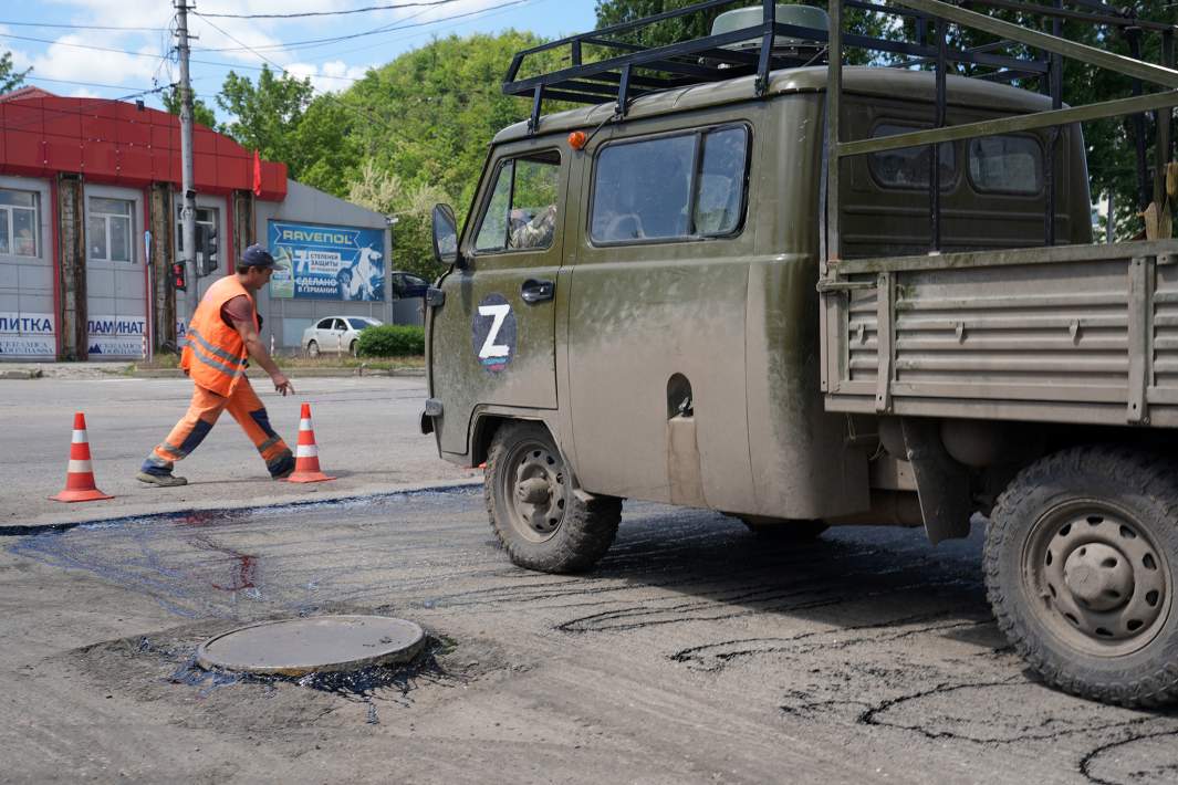 Дорожные строители получили доступ в недавнюю «красную зону»