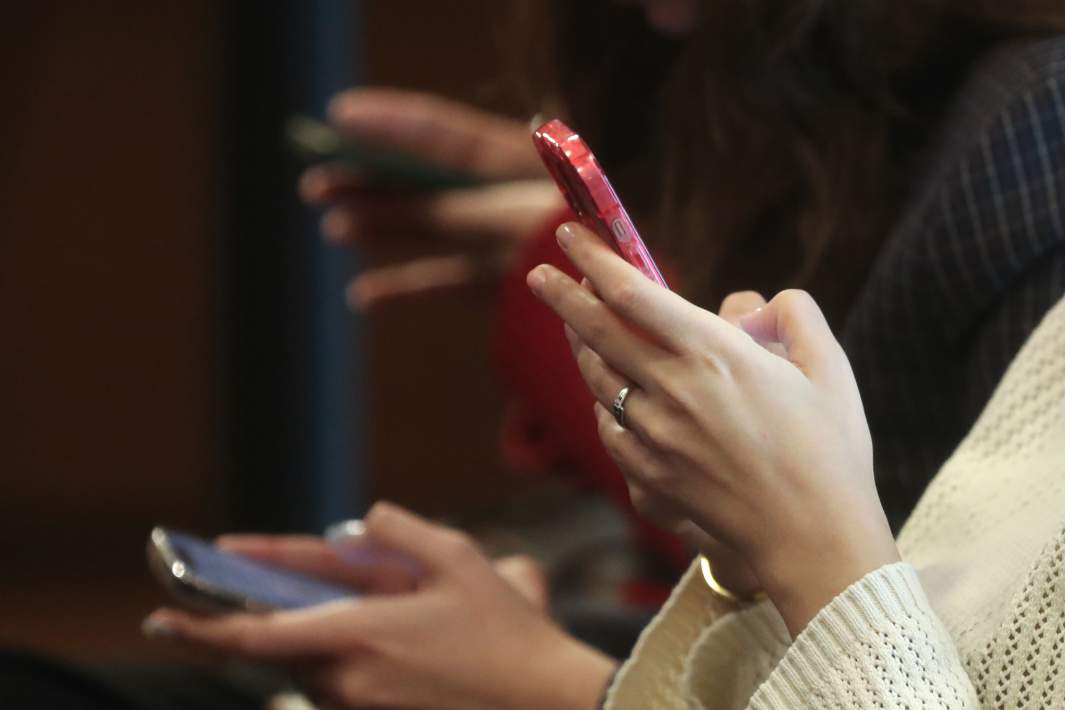 Телефон в руках