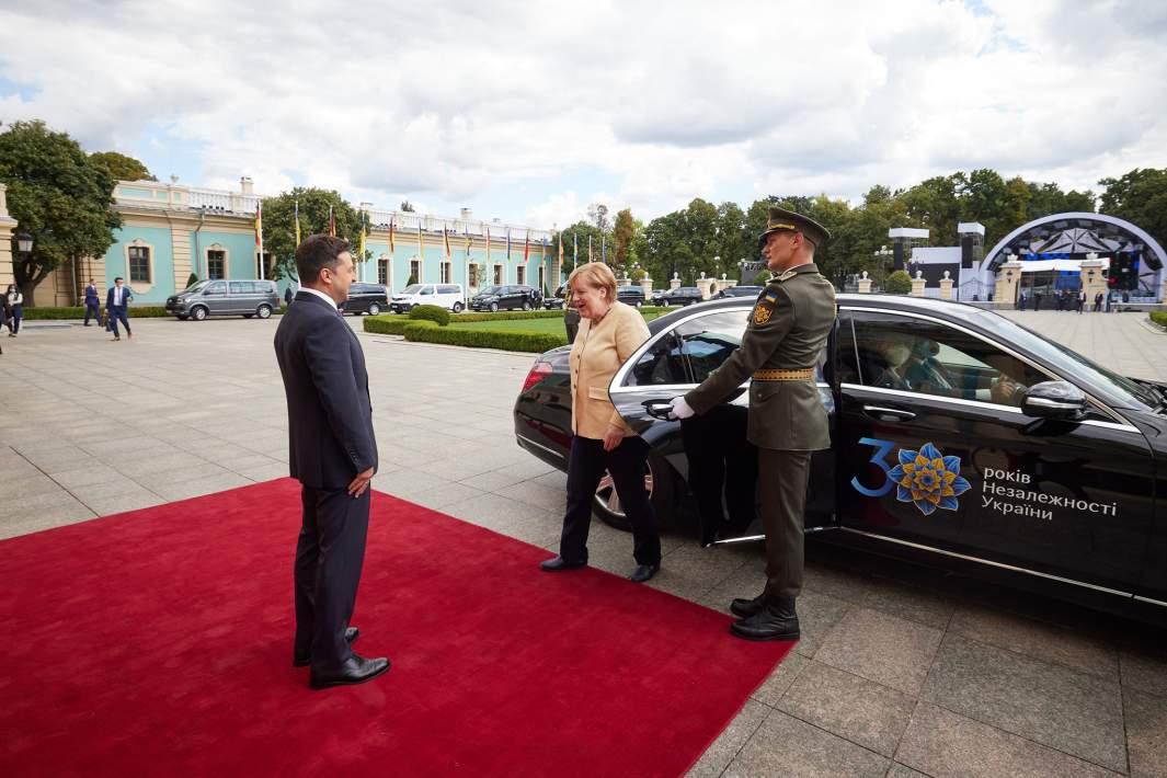 Президент Украины Владимир Зеленский и канцлер Германии Ангела Меркель во время встречи в Киеве. 2021 год