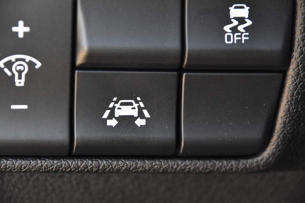 Кнопки в салоне автомобиля