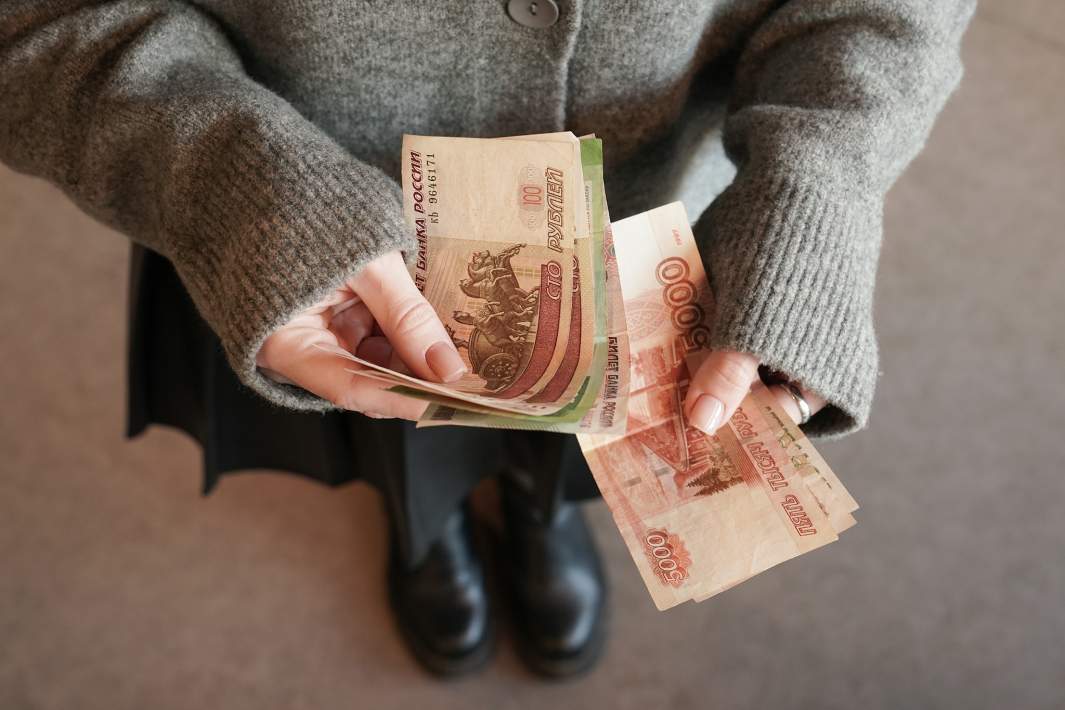 Денежные купюры рубли