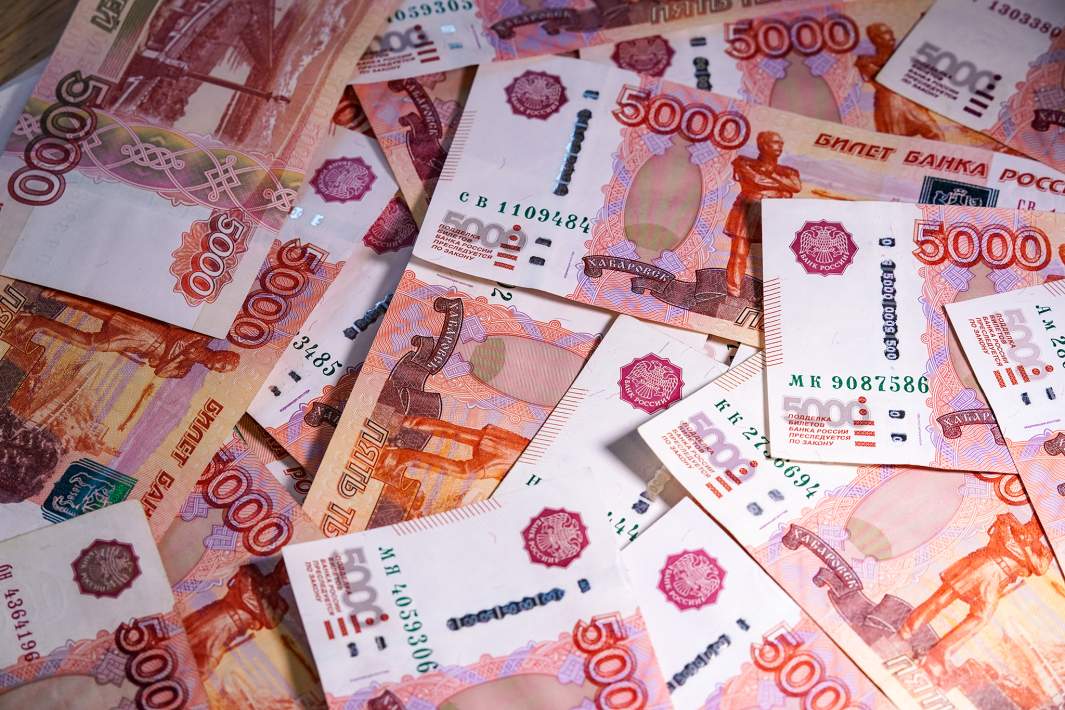 Денежные купюры рубли