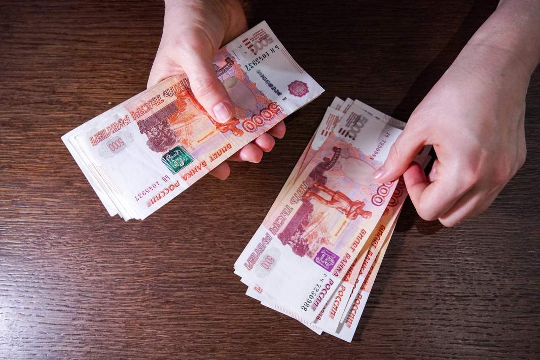 Купюры номиналом в пять тысяч рублей