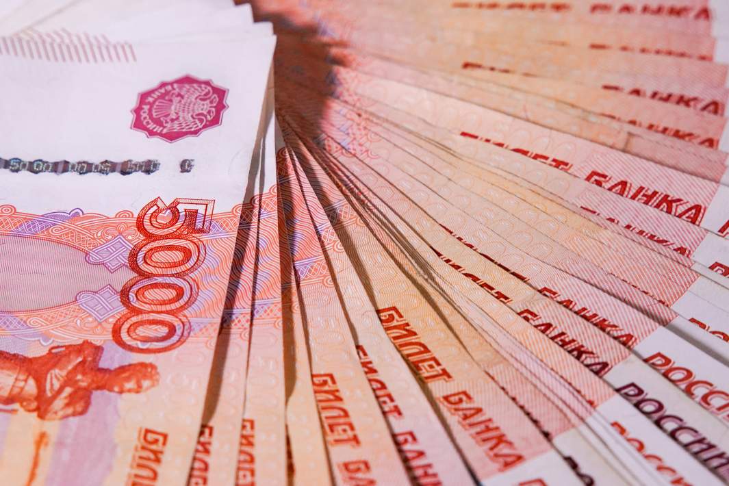 Денежные купюры рубли