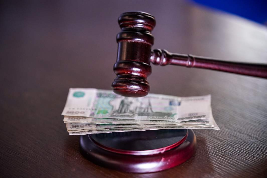 Молоток и купюры