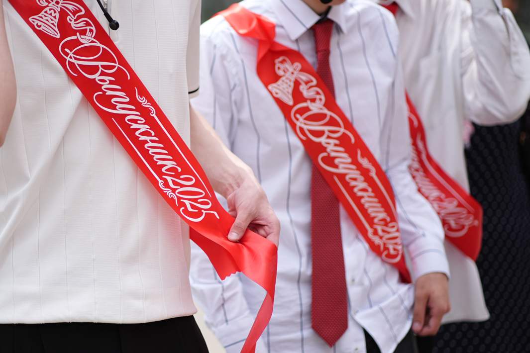 выпускники