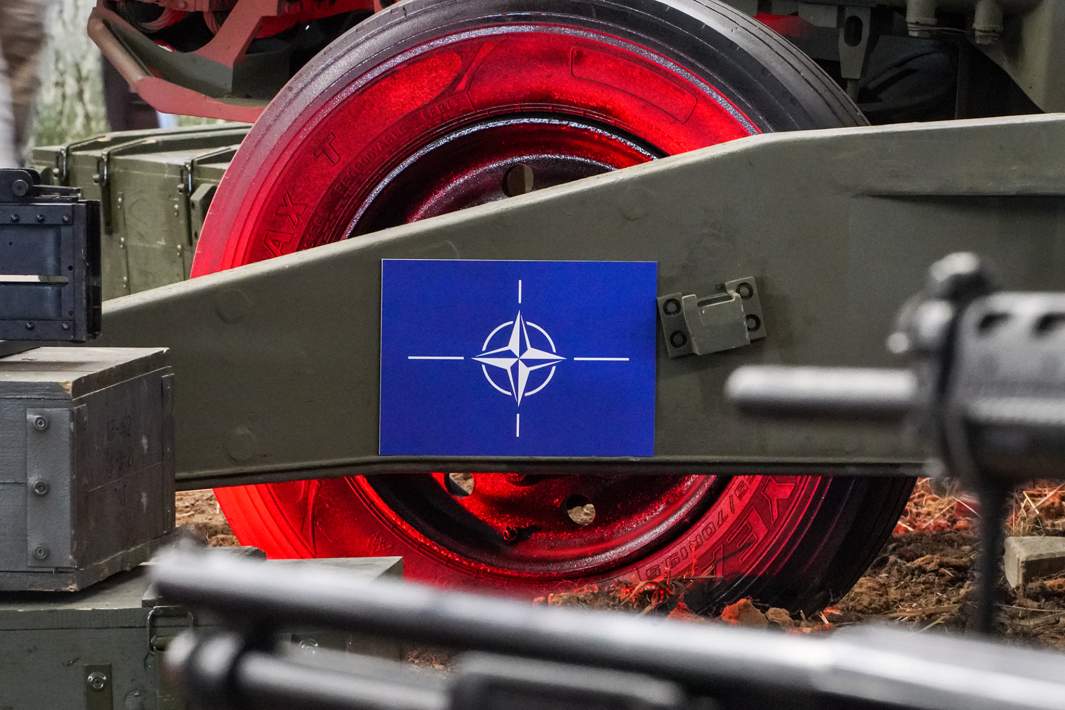 НАТО эмблема