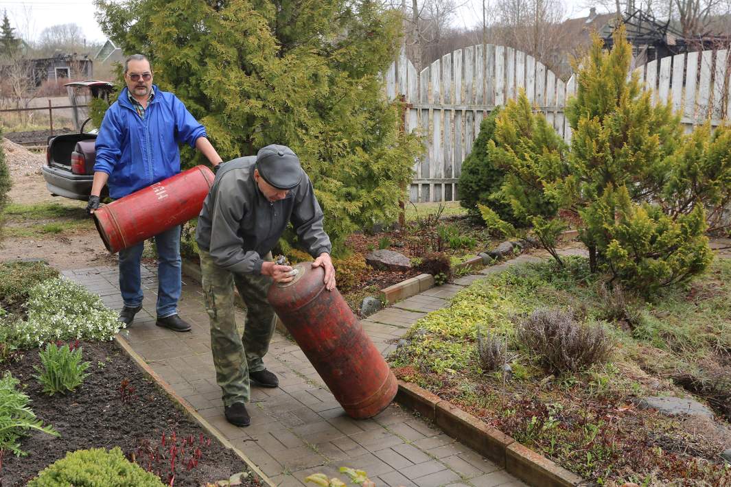 Газовые баллоны на загородном участке