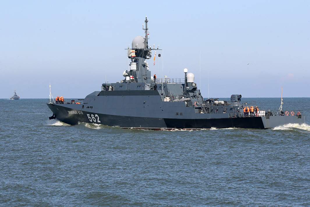 Малый ракетный корабль «Зеленый дол» во время выхода кораблей Балтийского флота в море