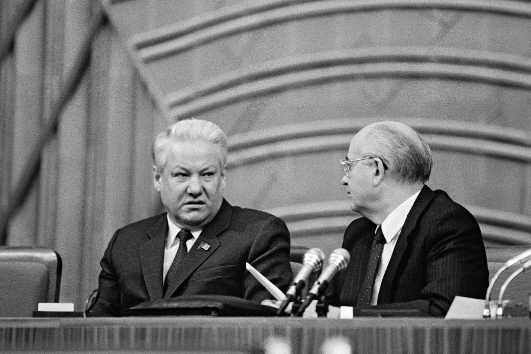 Президенты РФ Борис Николаевич Ельцин (1931-2007) и СССР Михаил Сергеевич Горбачев (слева направо)