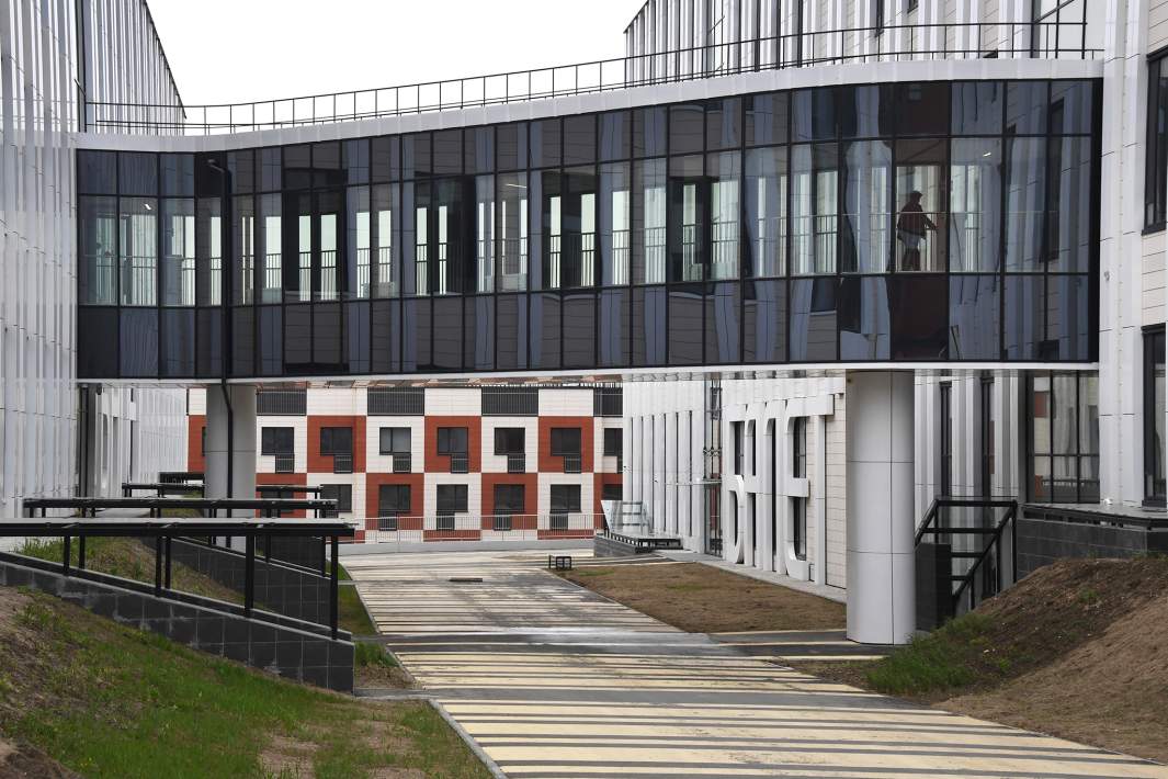 Здание филиала Хореографической академии, Центральной музыкальной школы и Российского института сценических искусств на острове Русский во Владивостоке