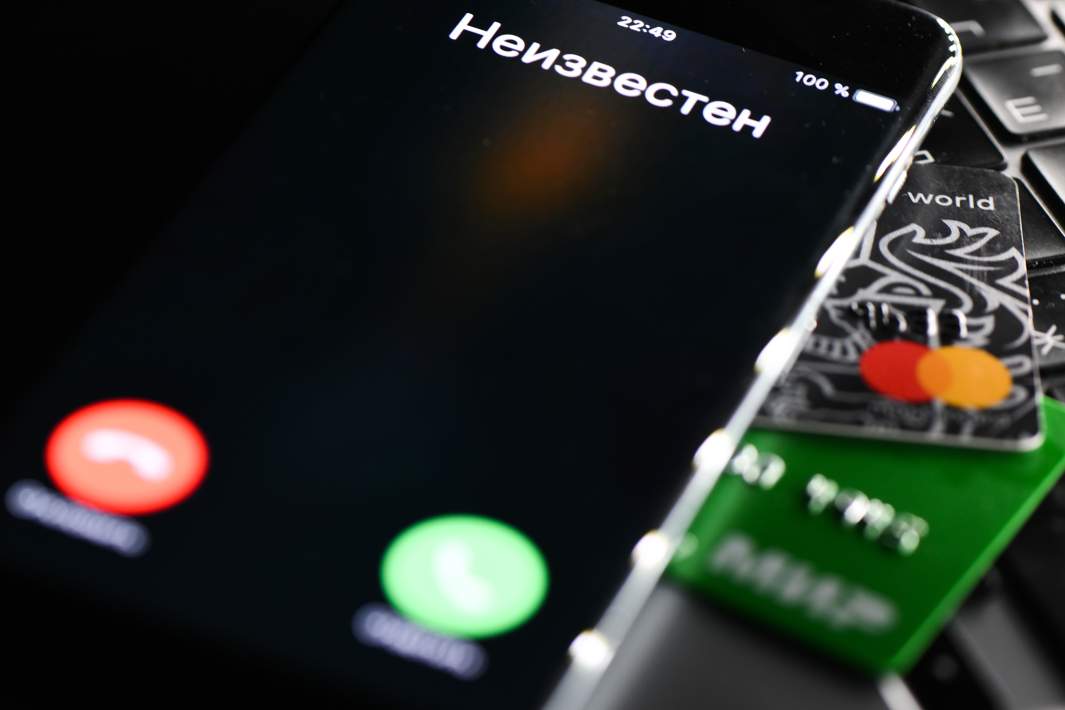 Мобильный телефон, на который позвонили с неизвестного номера