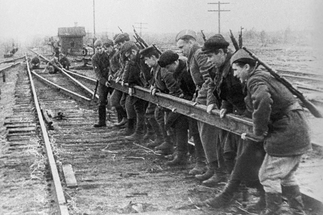 Рельсовая война