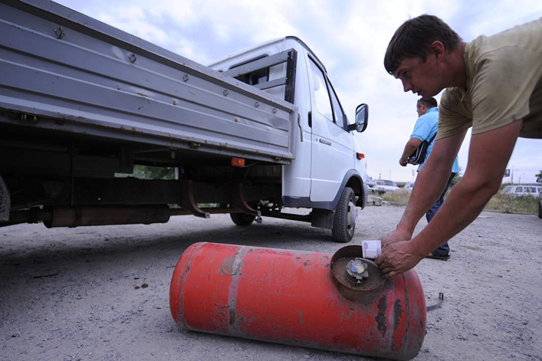 Установка газового баллона на автомобиль в гаражном автосервисе