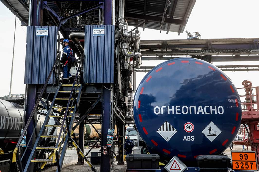 Нефтеперерабатывающий завод
