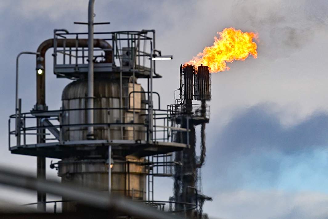 Нефтеперерабатывающий завод