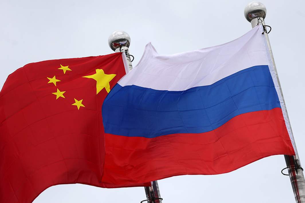 флаги Китая и России