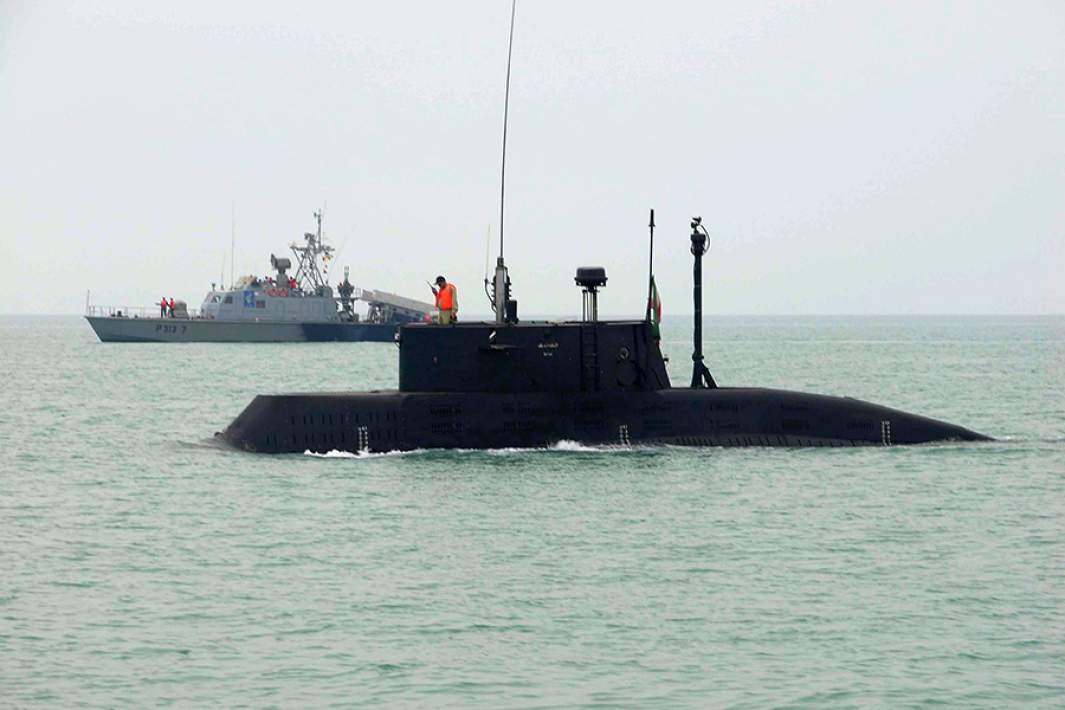 Иранская малая подводная лодка и малый боевой корабль КСИР