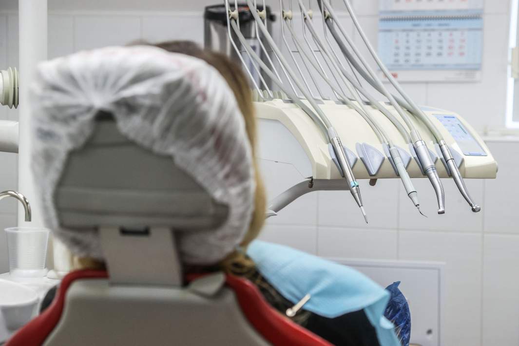 стоматолог