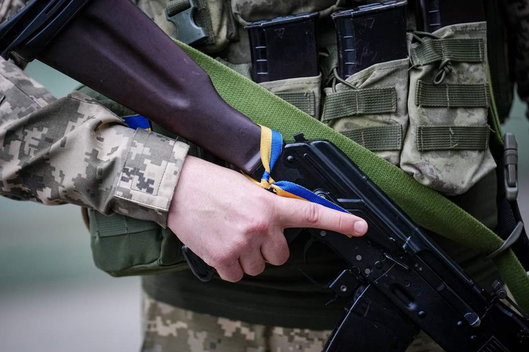 Флаг Украины на автомате 